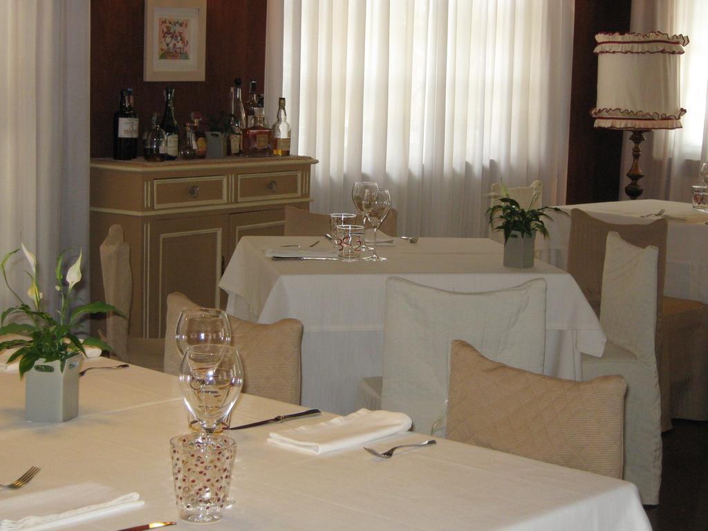 B&B Ristorante Del Monte Colleretto Giacosa Εξωτερικό φωτογραφία